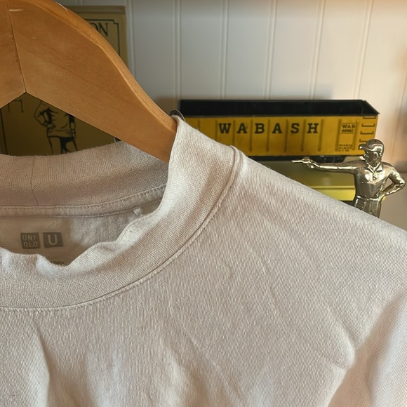 Uniqlo white shirt - Picture 3 of 3